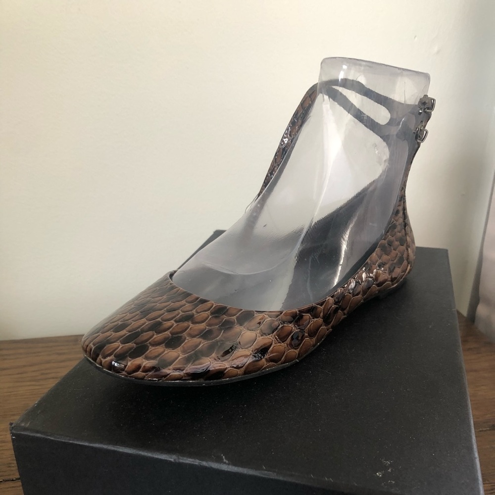 Kenneth Cole Running Wild Snake Flats